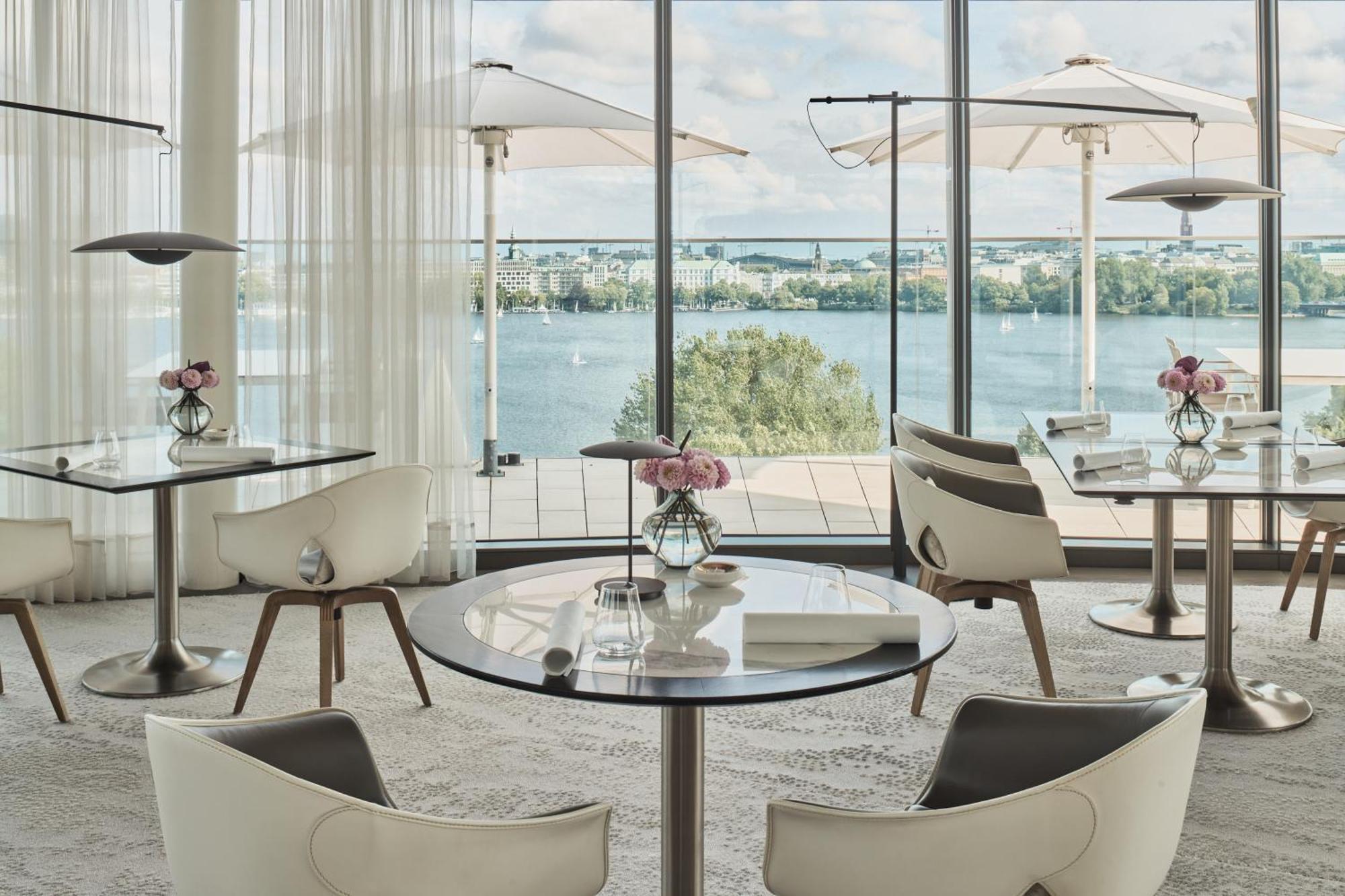 The Fontenay Hamburg Exterior photo The Terrace
