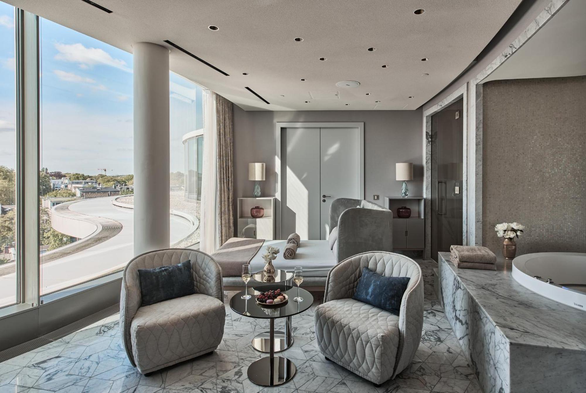 The Fontenay Hamburg Exterior photo The Sky Residence